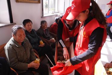 传递温暖，共筑和谐：关爱老人的优美句子集锦