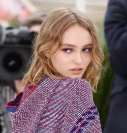 Lily-Rose Depp：演艺之路的璀璨星辰