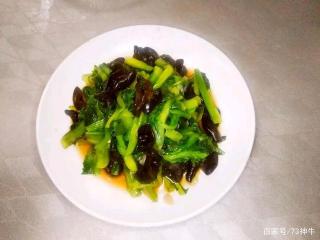 家常美味黑菜：白菜与木耳的完美结合