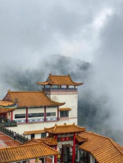 有雨山戴帽，无雨半山腰：谚语背后的天气奥秘