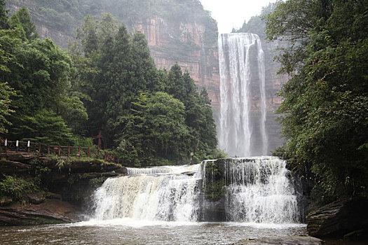 望乡台瀑布：江津四面山的壮观之心