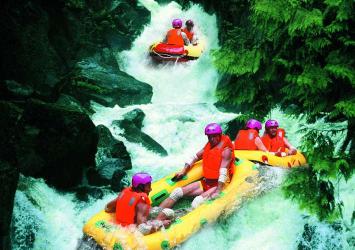 盘龙峡漂流：广东省的极致水上冒险与生态探索之旅