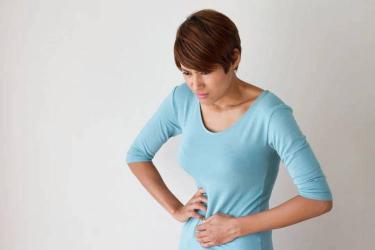 小腹坠胀疼痛的可能原因：月经、卵巢问题、盆腔炎症、肠道问题还是高风险妊娠？