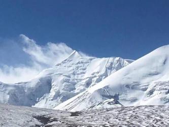 揭秘中甸：海拔5090米的大雪山与壮丽的自然风光