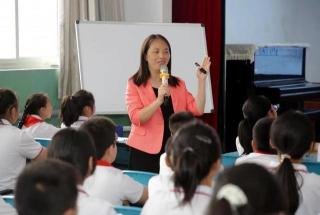 解读《花之歌》：花的生命哲学与高尚品格